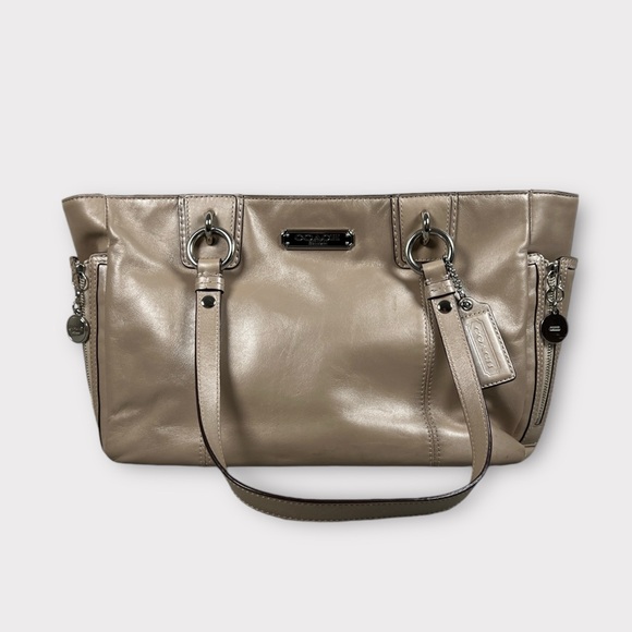 COACH Gallery Top zip Tote in metallic light tan leather - Picture 2 of 11